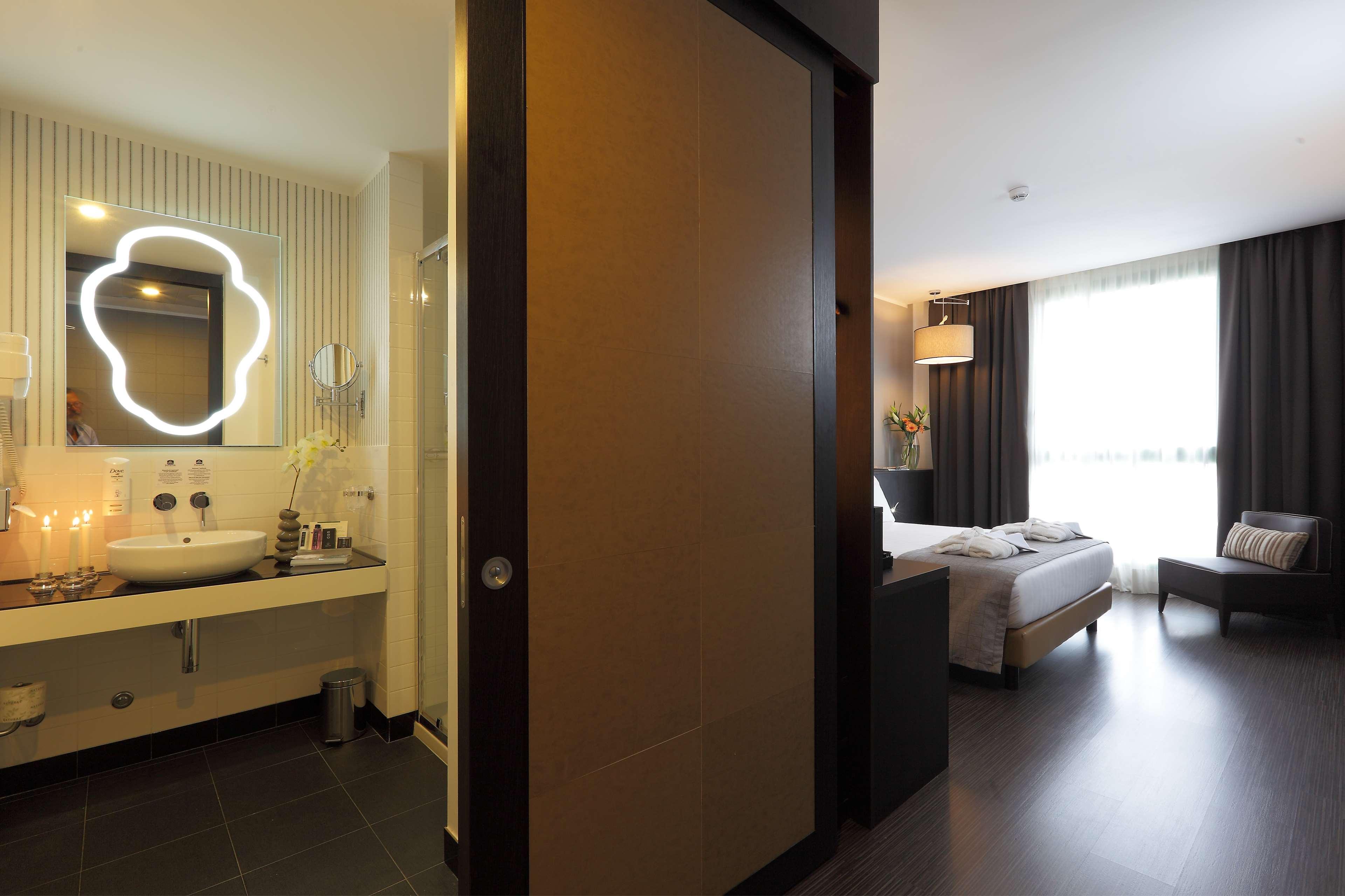 Best Western Premier Chc Airport Genoa Exterior photo