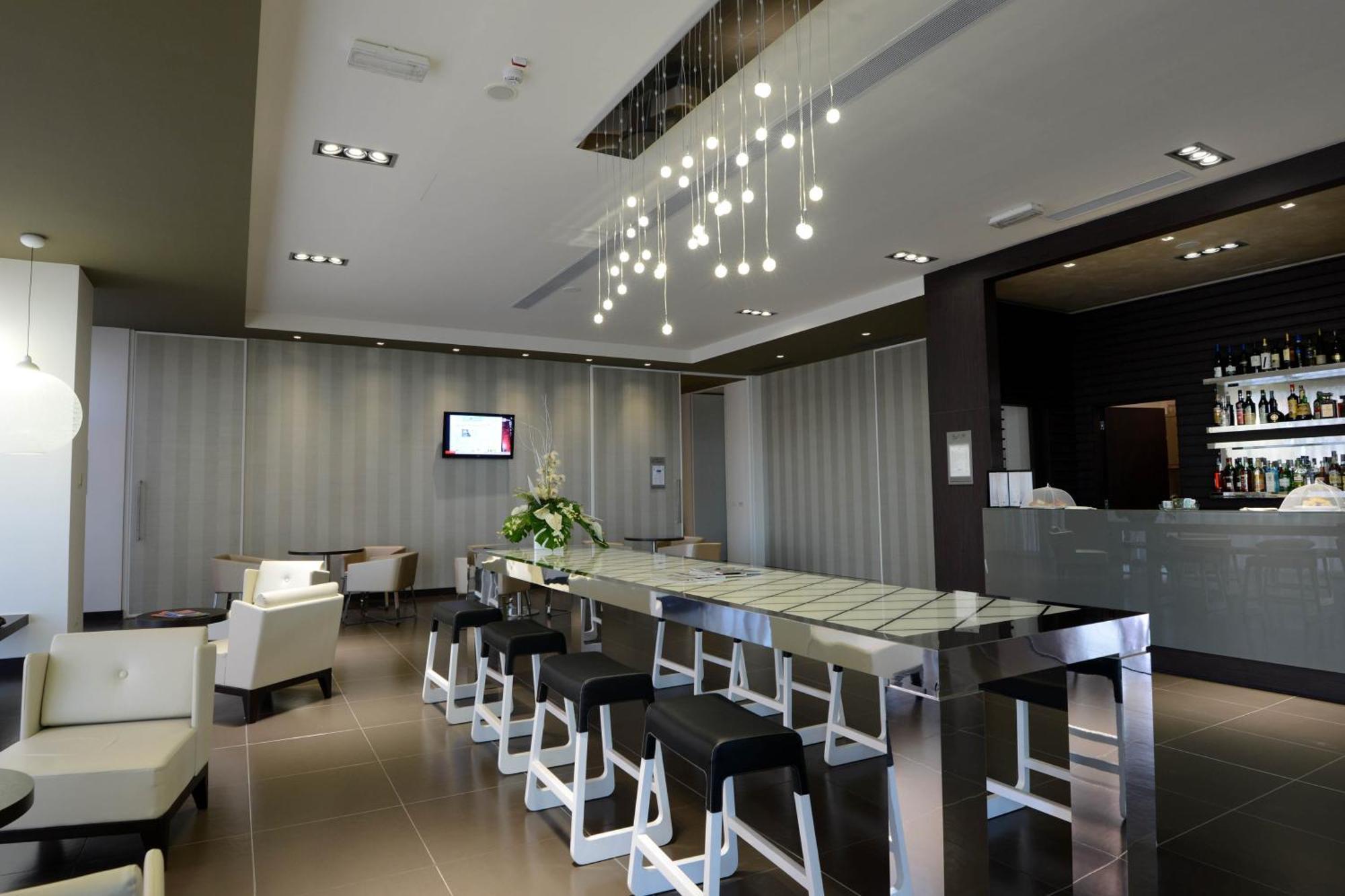 Best Western Premier Chc Airport Genoa Exterior photo