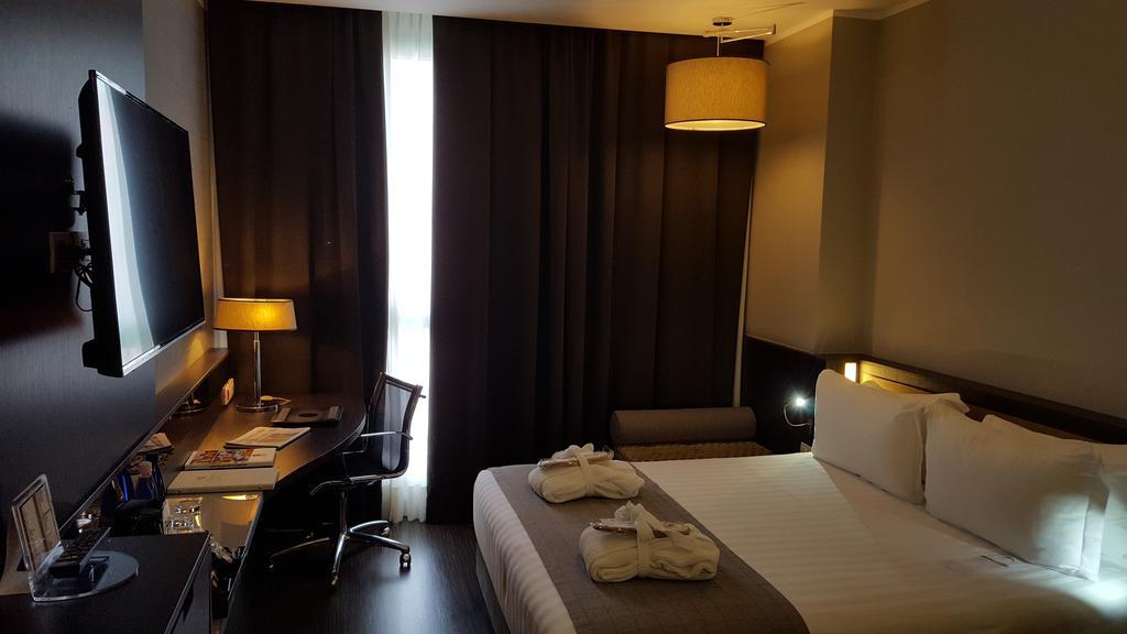 Best Western Premier Chc Airport Genoa Exterior photo